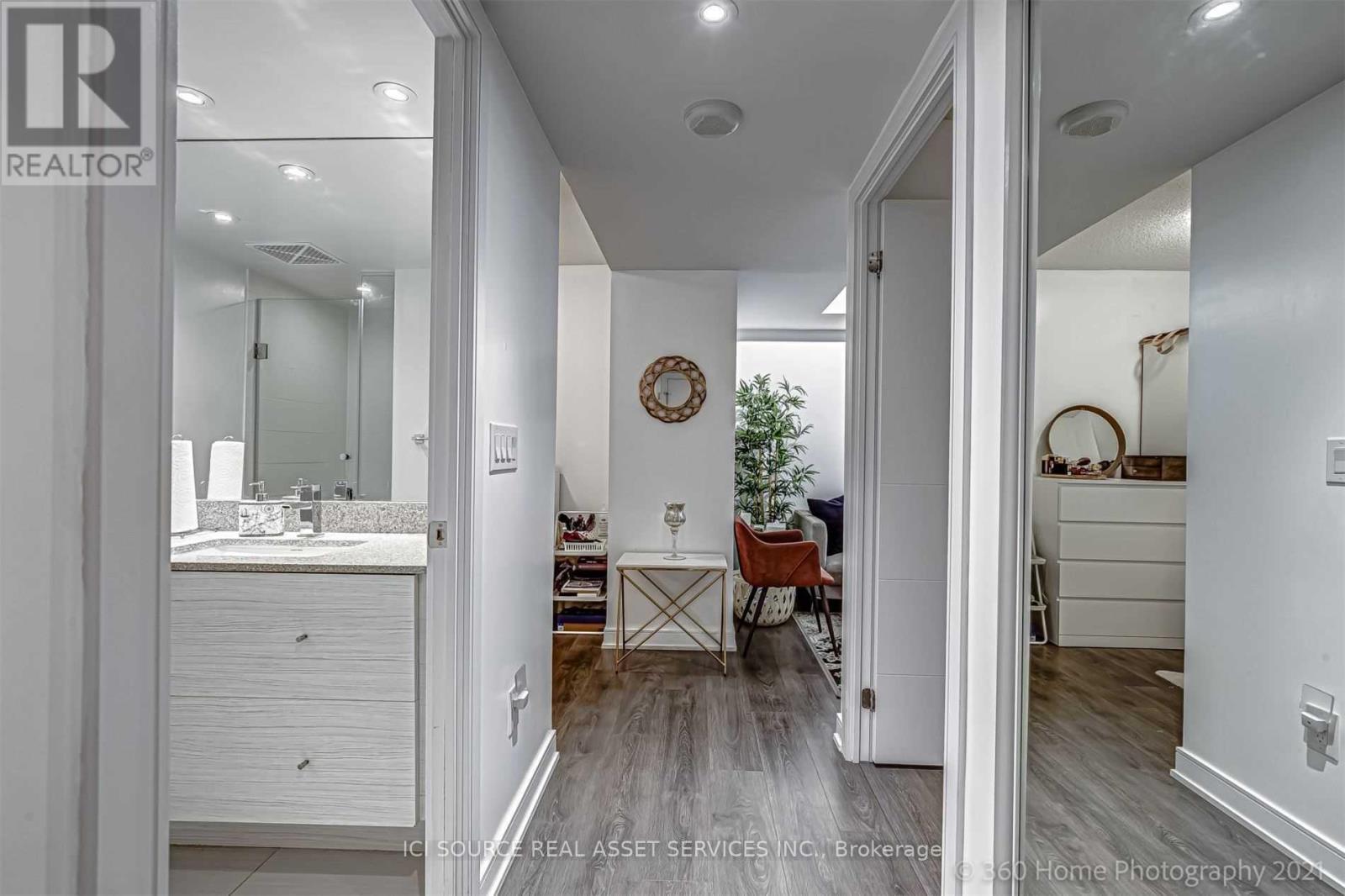 1020 - 525 Adelaide Street W, Toronto, Ontario  M5V 0N7 - Photo 3 - C13795142