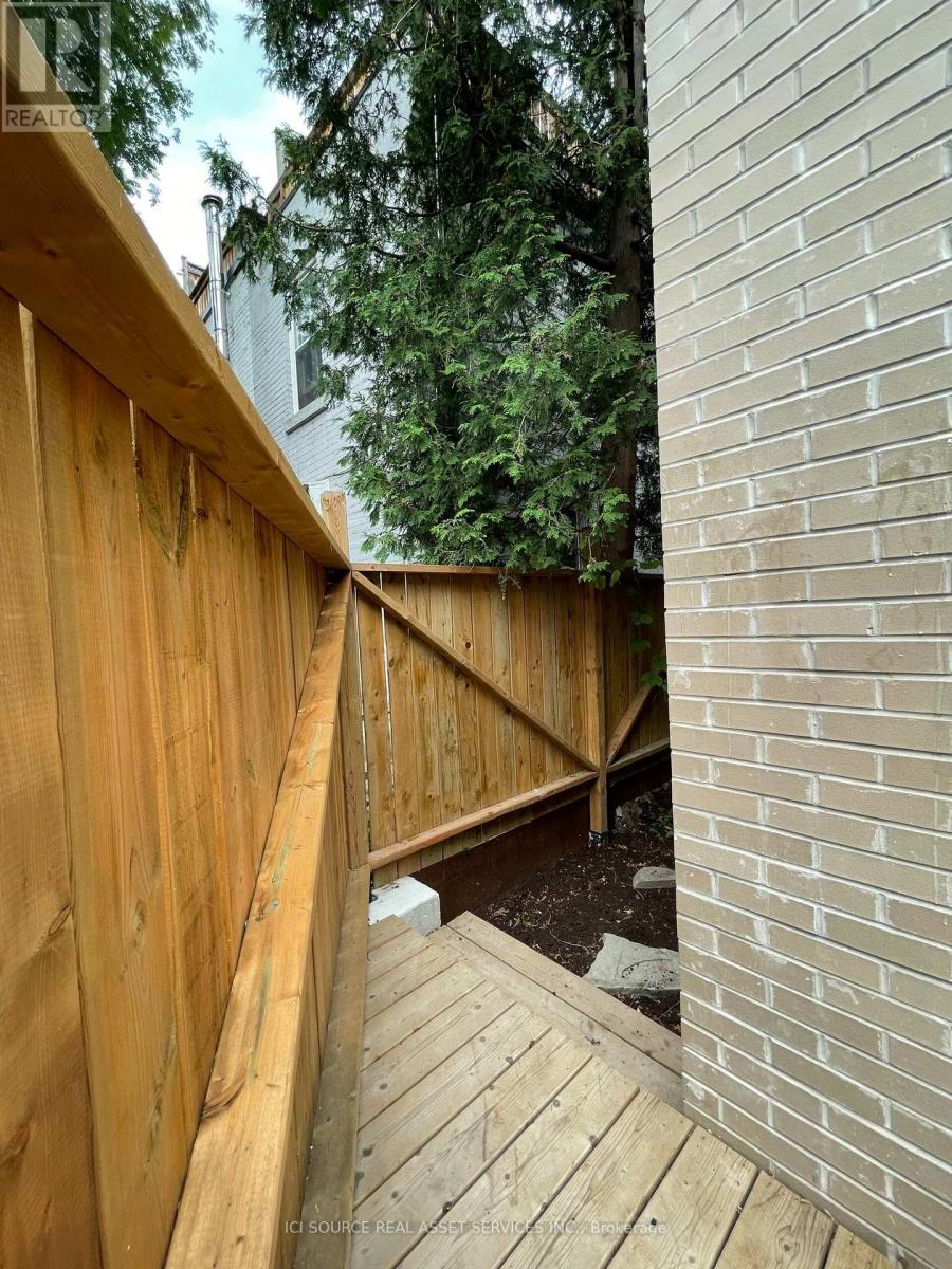 2 - 60 Beverley Street, Toronto, Ontario  M5T 1X9 - Photo 16 - C13797408