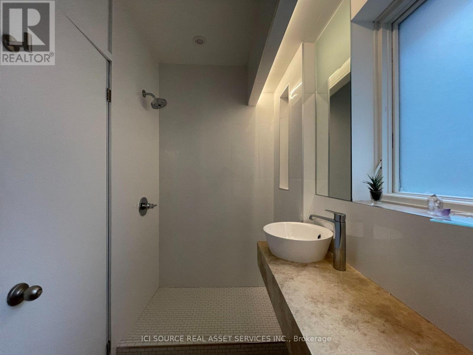 2 - 60 Beverley Street, Toronto, Ontario  M5T 1X9 - Photo 5 - C13797408