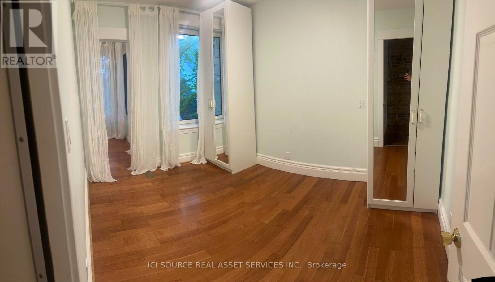 Upper - 62 Fernwood Park Avenue, Toronto, Ontario  M4E 3G1 - Photo 11 - E13800794