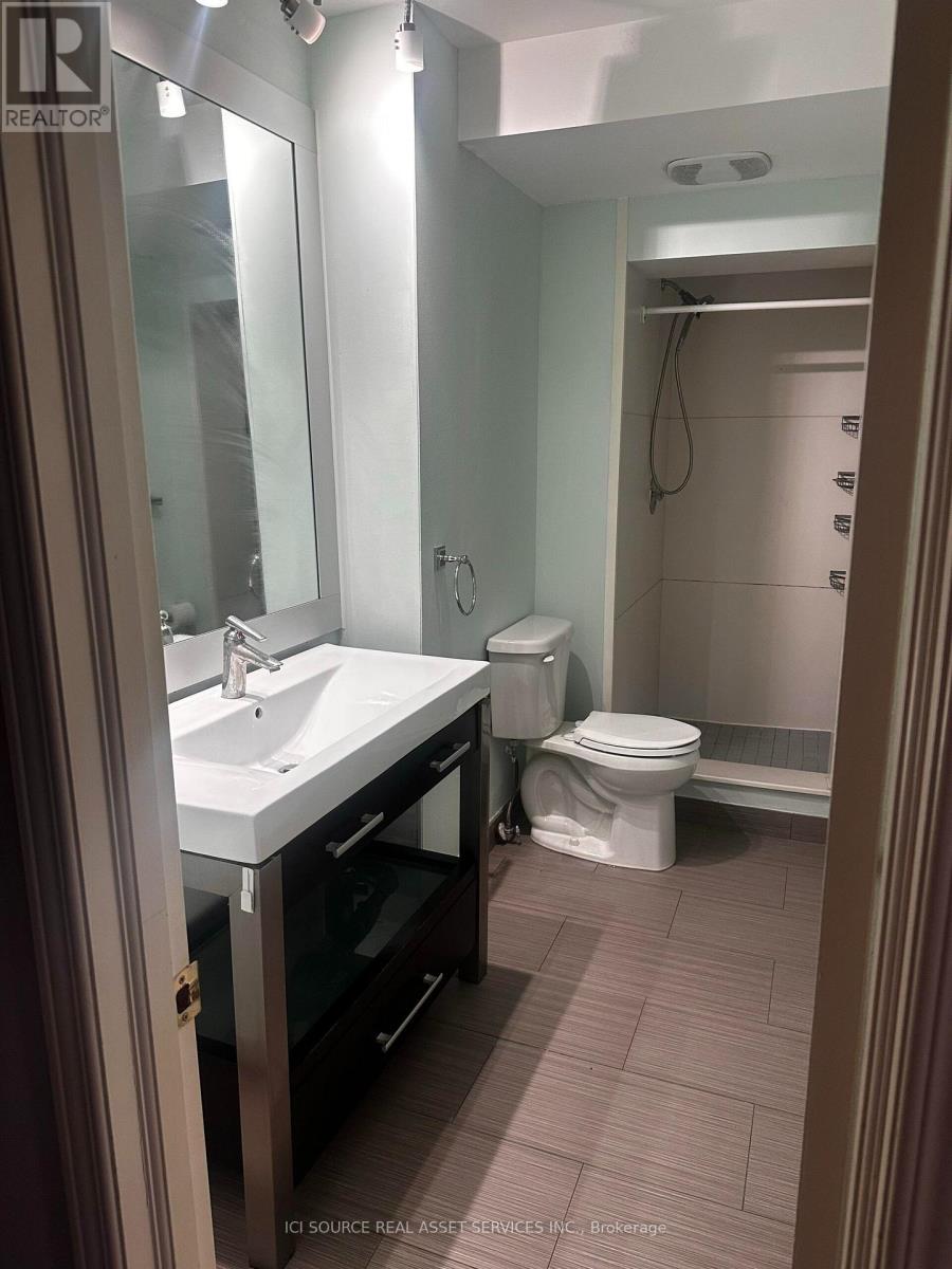 Upper - 62 Fernwood Park Avenue, Toronto, Ontario  M4E 3G1 - Photo 13 - E13800794