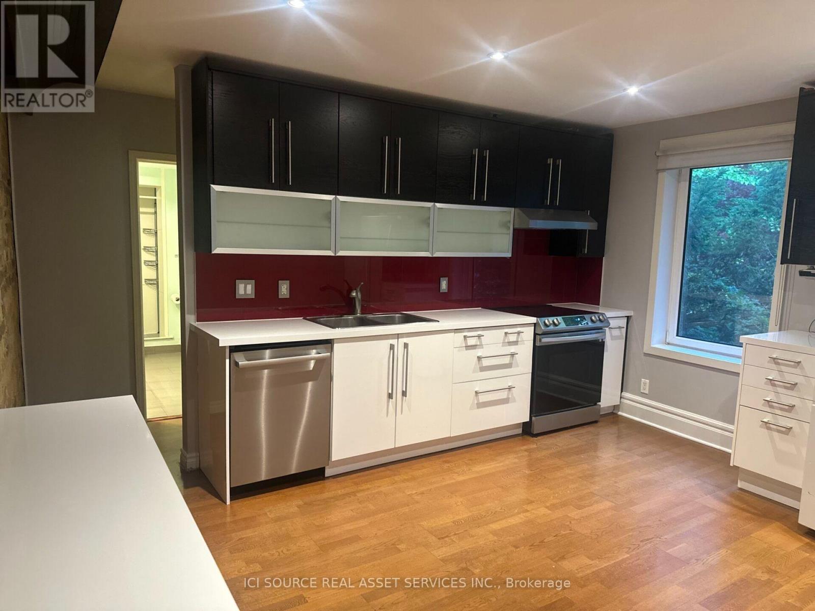 Upper - 62 Fernwood Park Avenue, Toronto, Ontario  M4E 3G1 - Photo 14 - E13800794