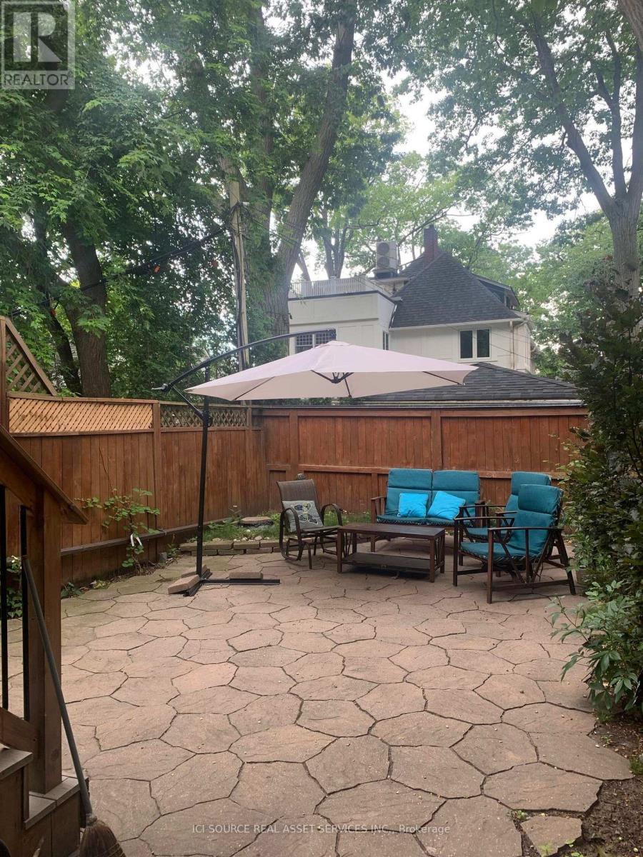Upper - 62 Fernwood Park Avenue, Toronto, Ontario  M4E 3G1 - Photo 18 - E13800794