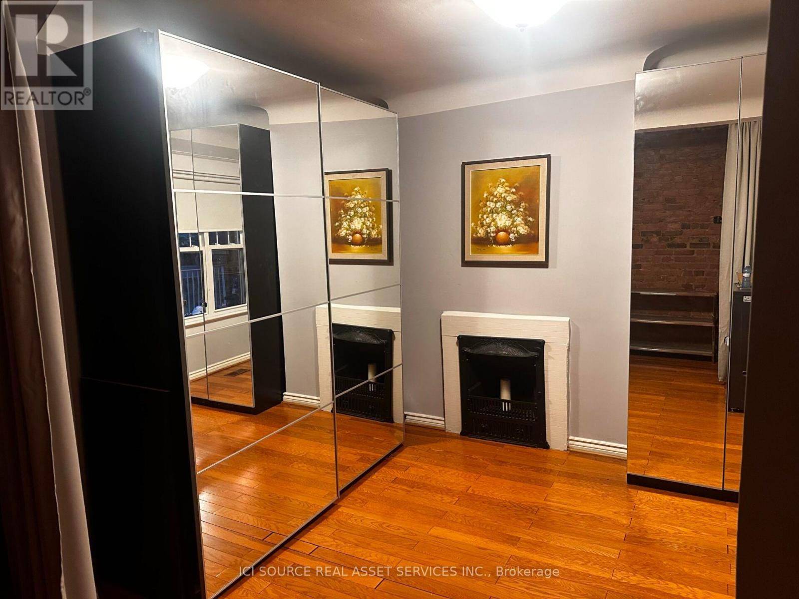 Upper - 62 Fernwood Park Avenue, Toronto, Ontario  M4E 3G1 - Photo 2 - E13800794
