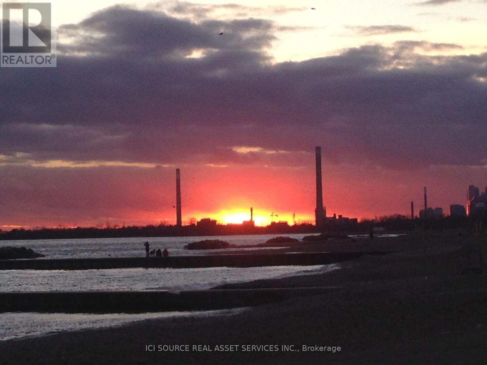 Upper - 62 Fernwood Park Avenue, Toronto, Ontario  M4E 3G1 - Photo 22 - E13800794