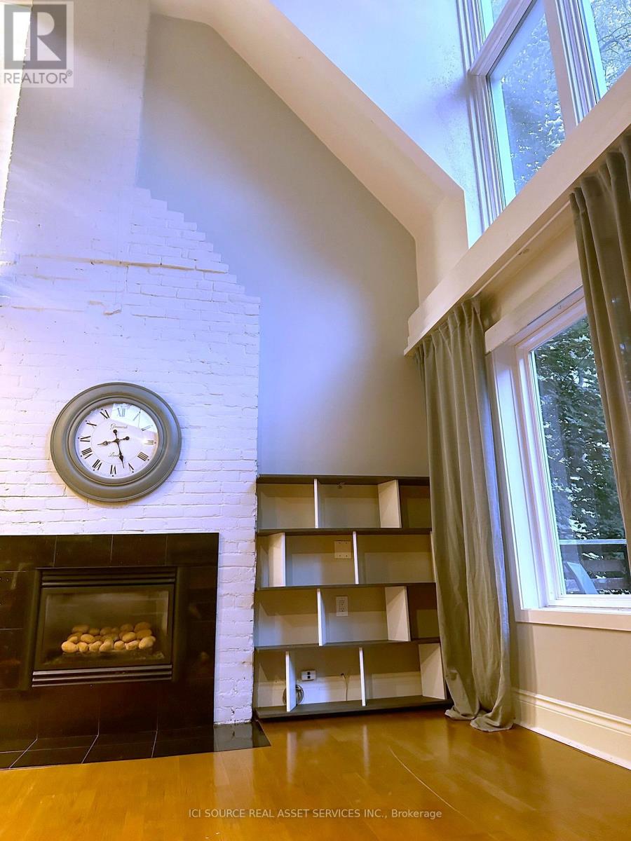 Upper - 62 Fernwood Park Avenue, Toronto, Ontario  M4E 3G1 - Photo 4 - E13800794