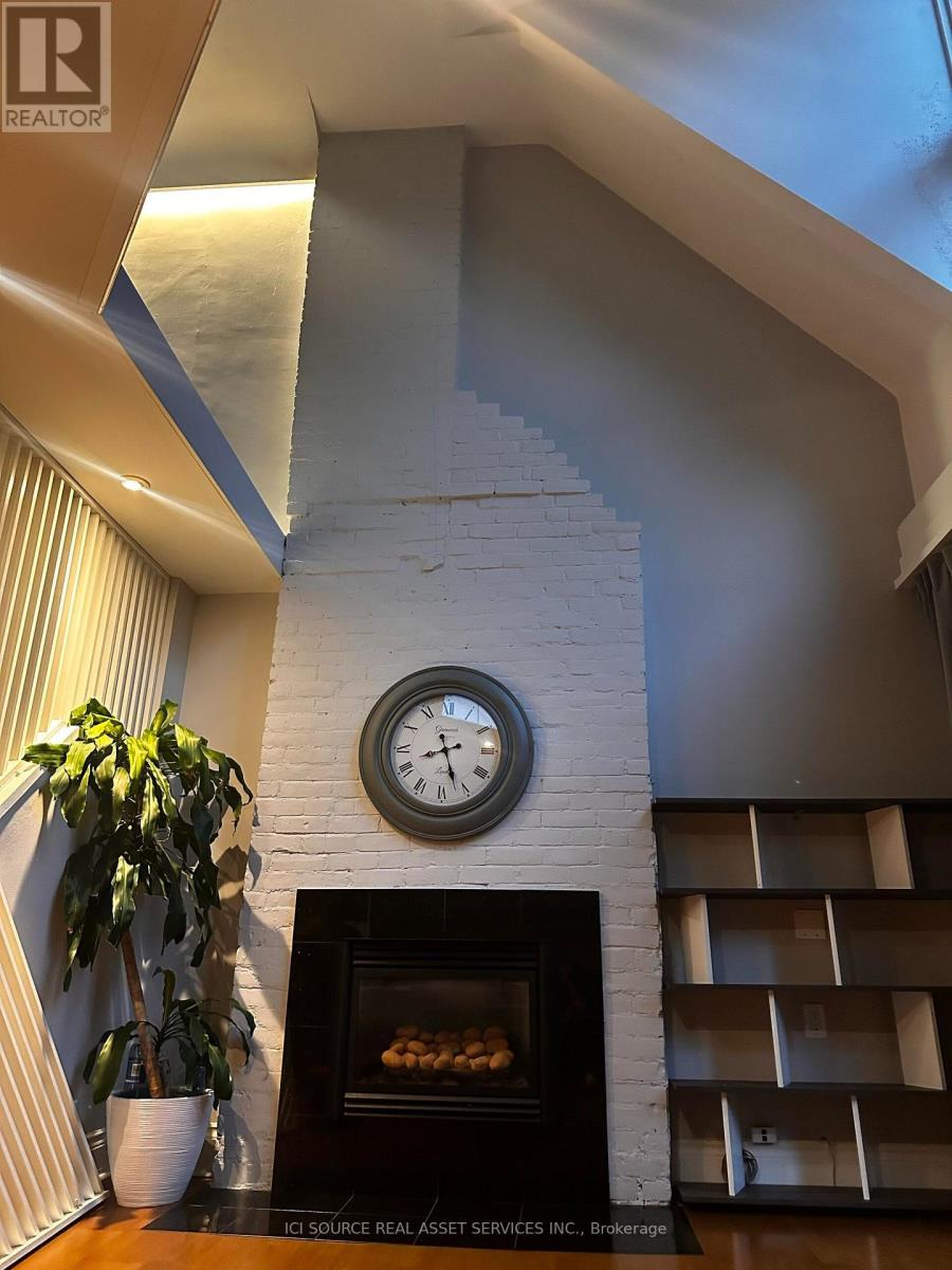 Upper - 62 Fernwood Park Avenue, Toronto, Ontario  M4E 3G1 - Photo 5 - E13800794