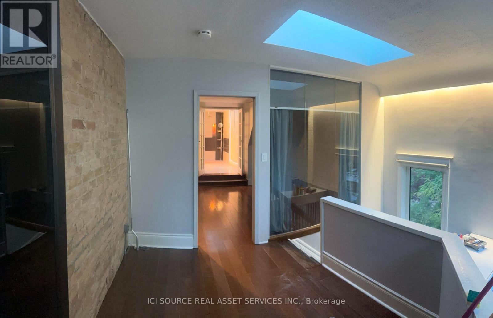 Upper - 62 Fernwood Park Avenue, Toronto, Ontario  M4E 3G1 - Photo 8 - E13800794