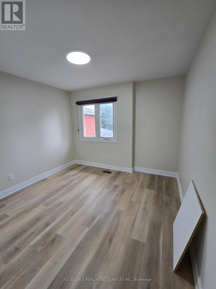 Main Fl - 16 Brownridge Court, Brampton, Ontario  L6W 4L5 - Photo 11 - W13806930