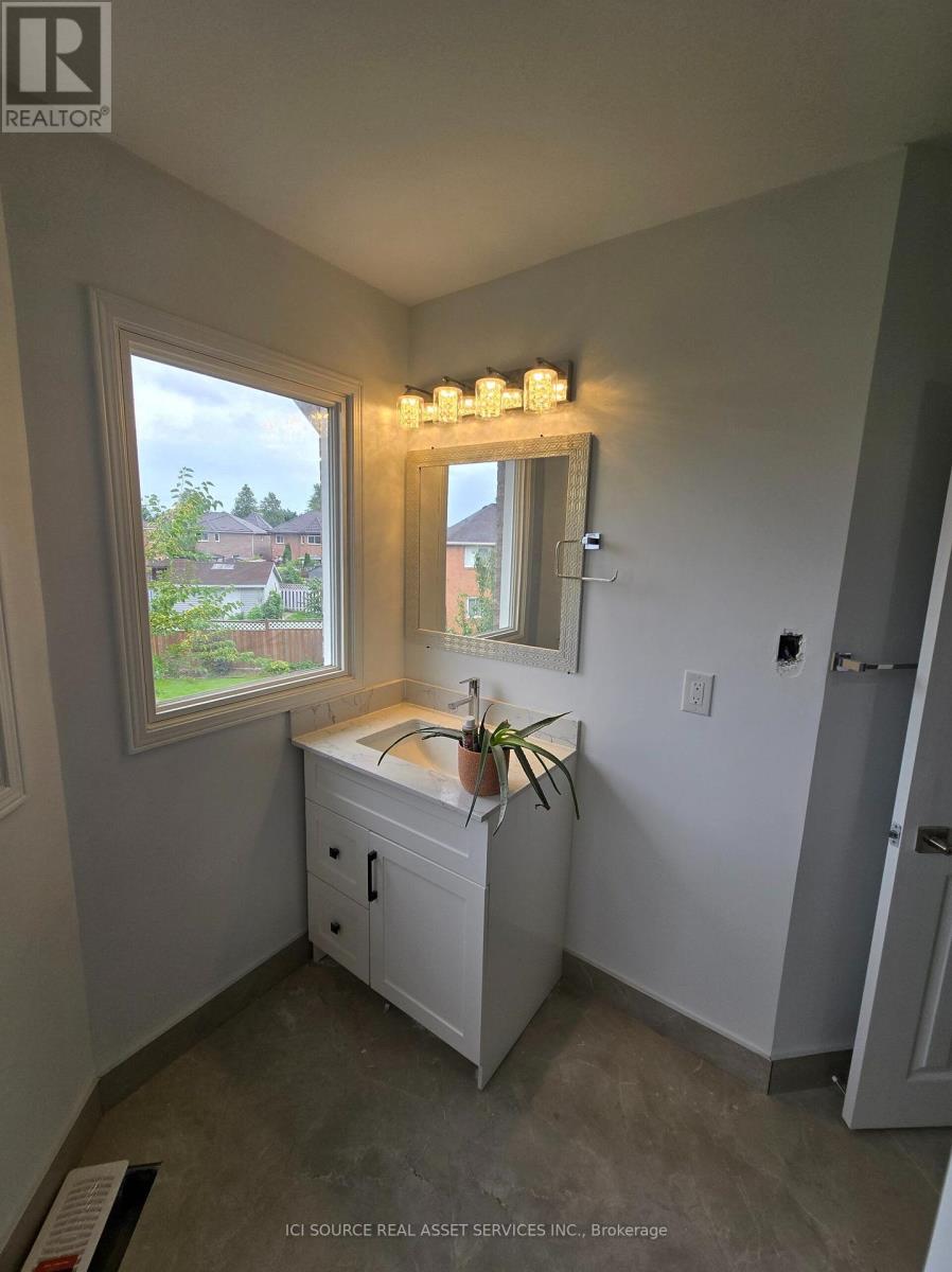Main Fl - 16 Brownridge Court, Brampton, Ontario  L6W 4L5 - Photo 15 - W13806930