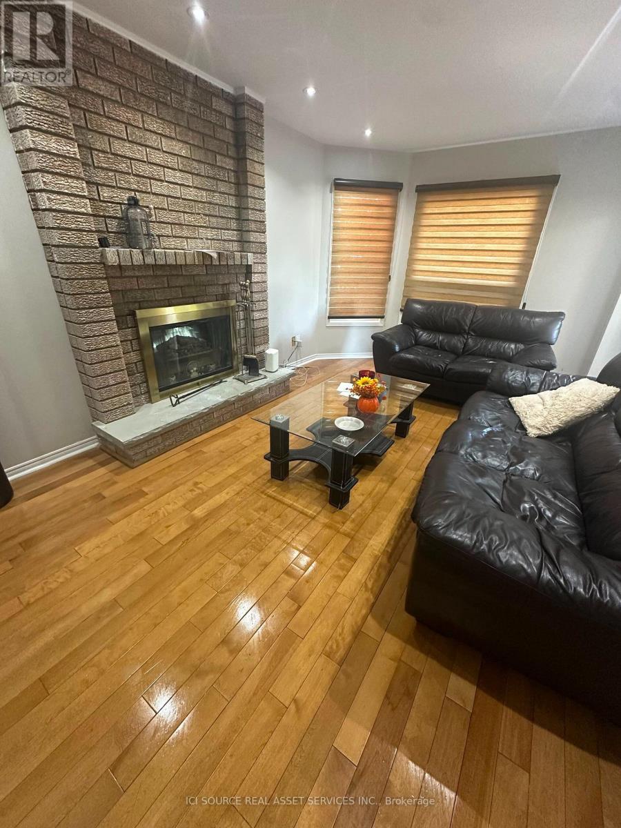 Main Fl - 16 Brownridge Court, Brampton, Ontario  L6W 4L5 - Photo 2 - W13806930