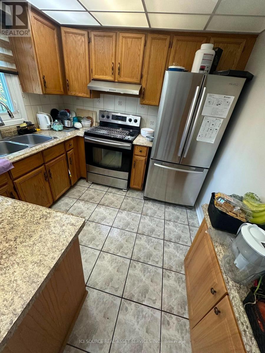 Main Fl - 16 Brownridge Court, Brampton, Ontario  L6W 4L5 - Photo 7 - W13806930