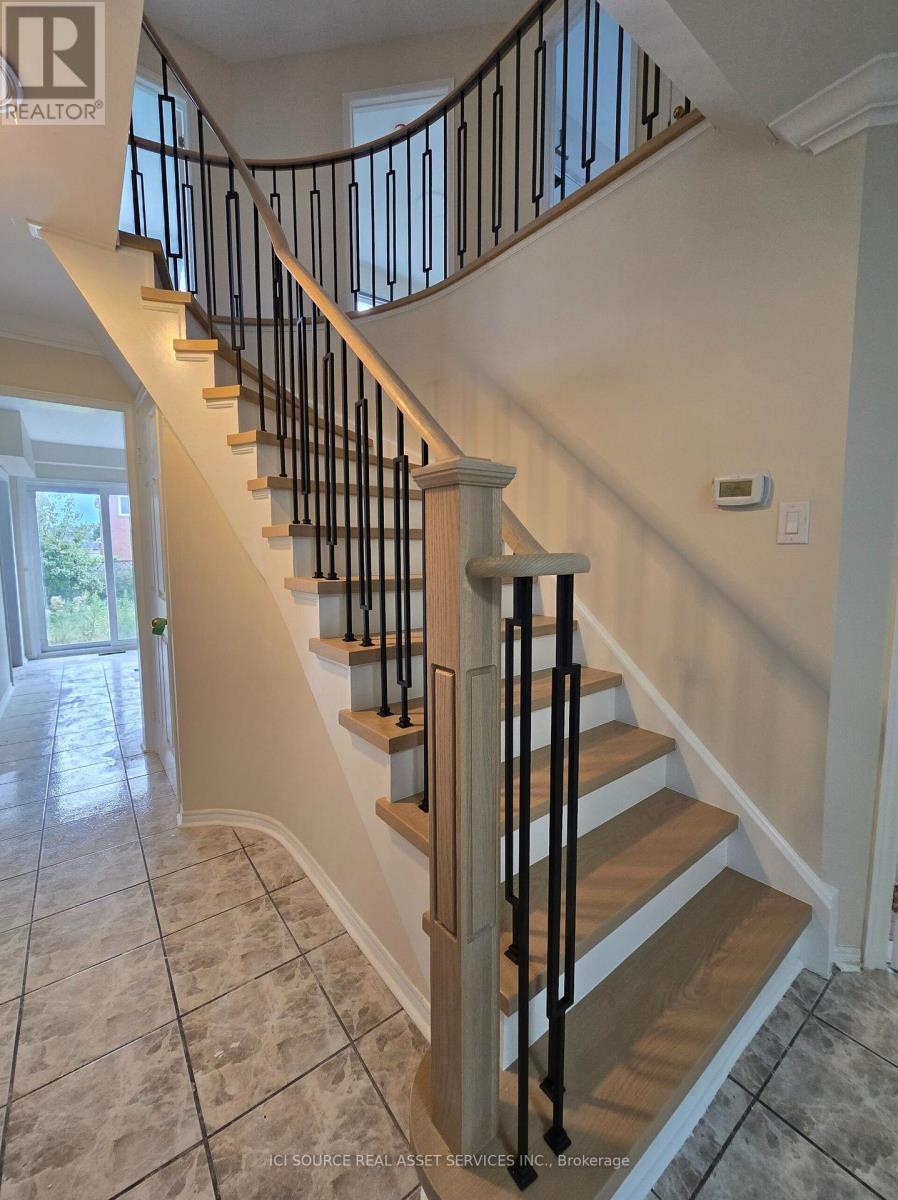 Main Fl - 16 Brownridge Court, Brampton, Ontario  L6W 4L5 - Photo 8 - W13806930