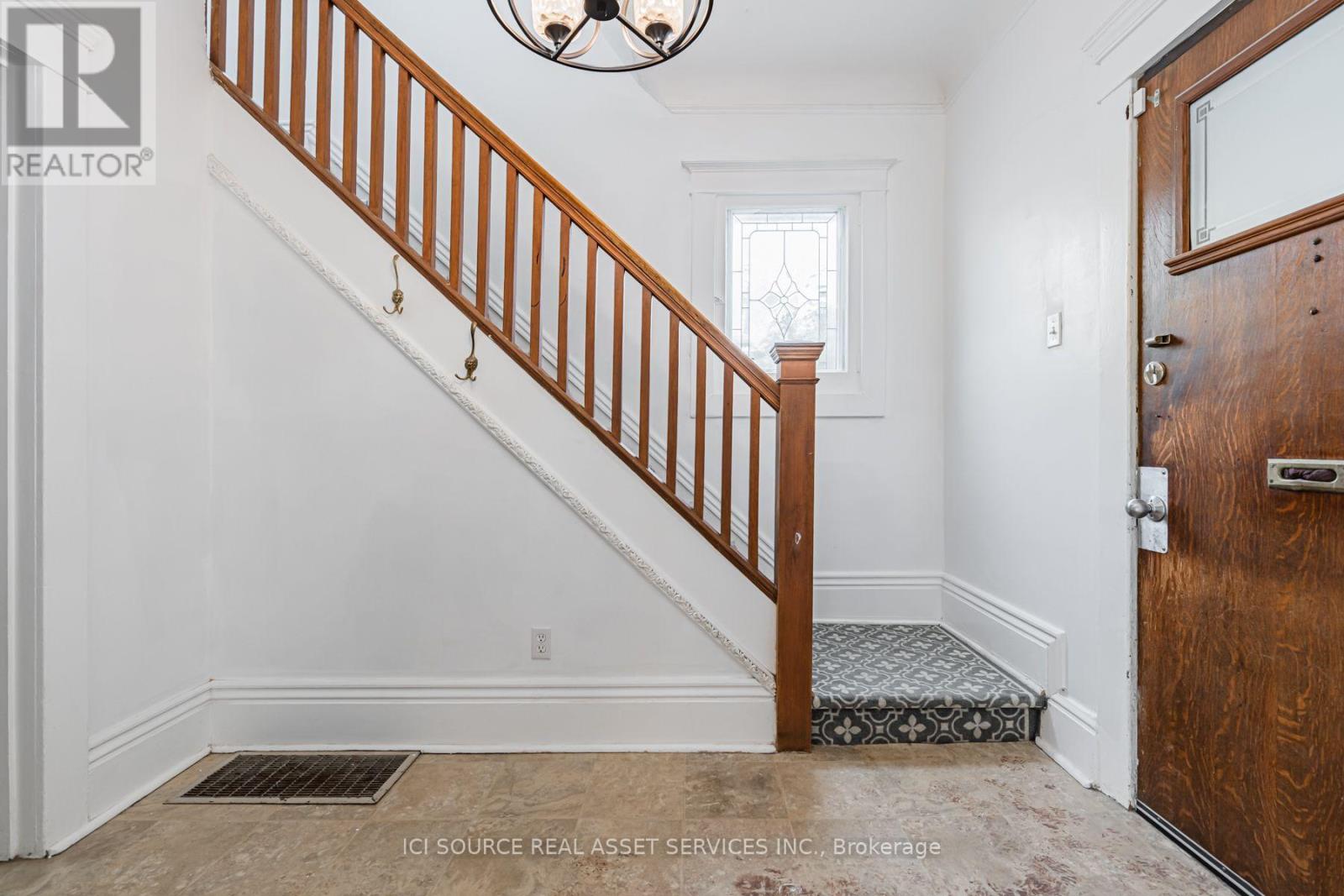 Main & Upper - 12 Sibley Avenue, Toronto, Ontario  M4C 5E7 - Photo 3 - E13812462