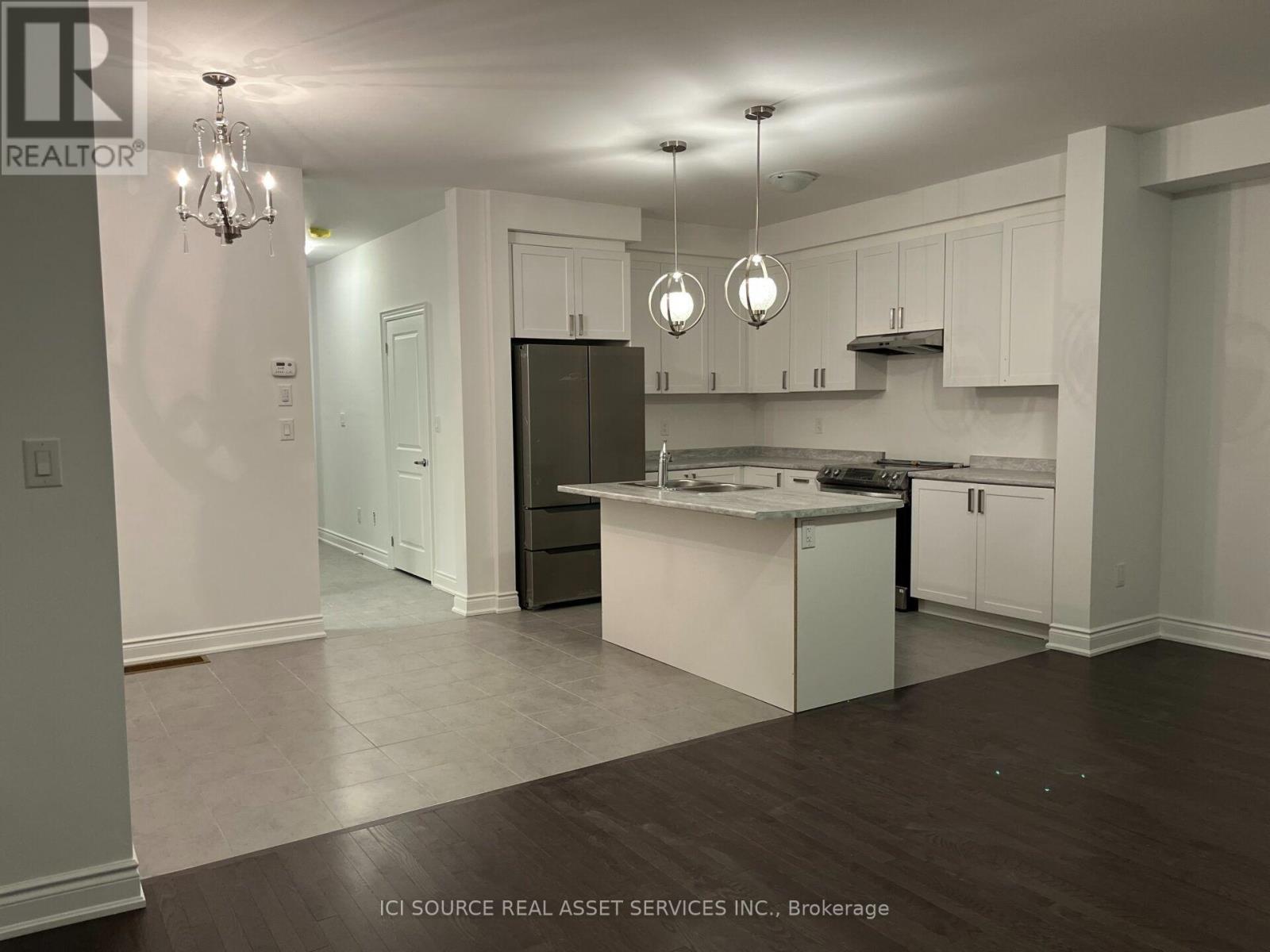 8 Autumn Drive, Wasaga Beach, Ontario  L9Z 0K7 - Photo 2 - S13817282