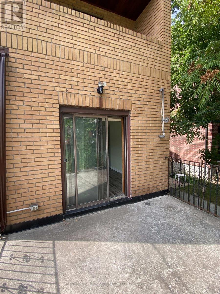 1 - 849 Bathurst Street, Toronto, Ontario  M5R 3G2 - Photo 9 - C13822224