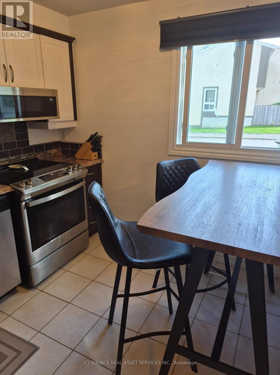 1576 Lassiter Terrace, Ottawa, Ontario  K1J 8N4 - Photo 2 - X13822158