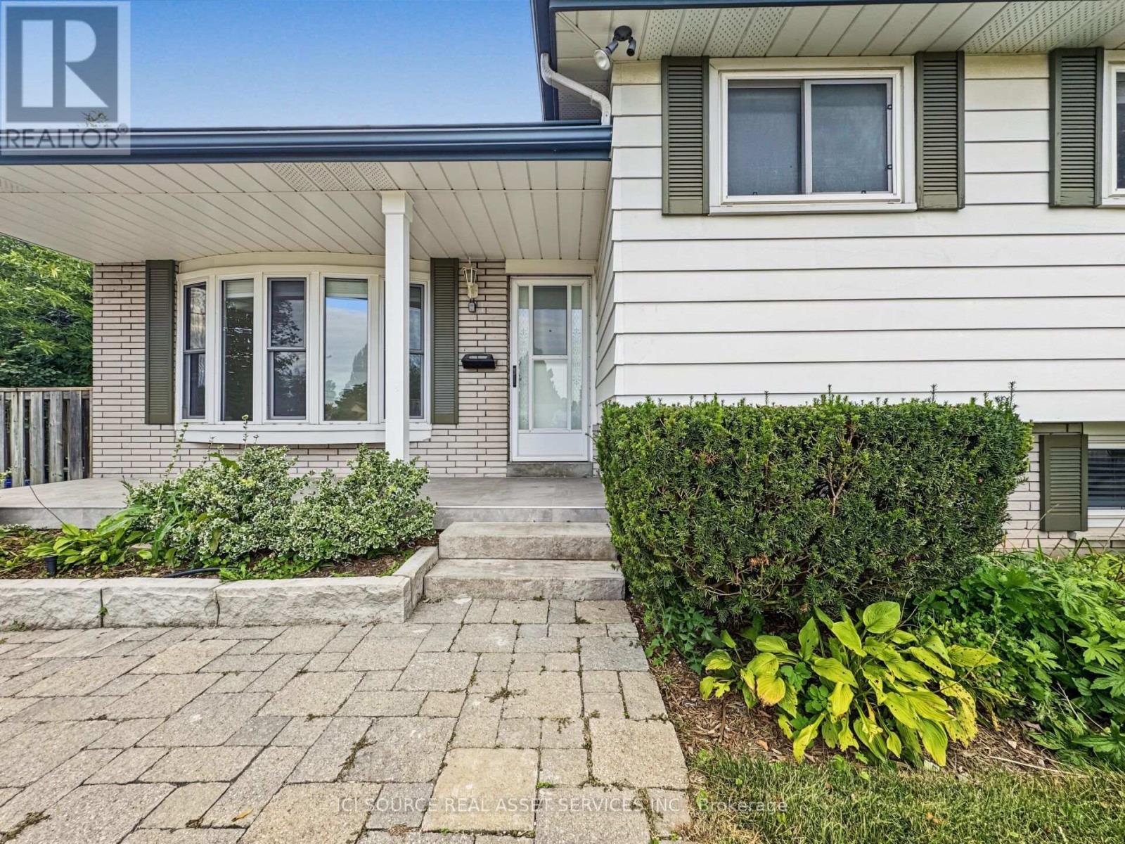 Upper Unit - 42 Follett Court, Ajax, Ontario  L1S 4V2 - Photo 17 - E13842350