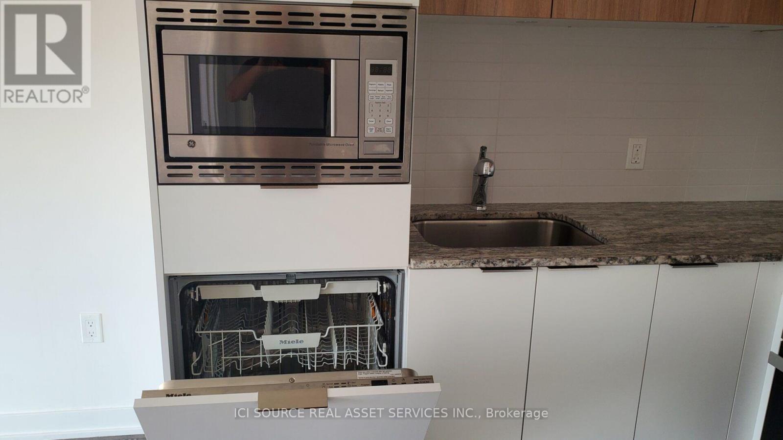2206 - 50 O'neill Road, Toronto, Ontario  M3C 0R1 - Photo 14 - C13846766
