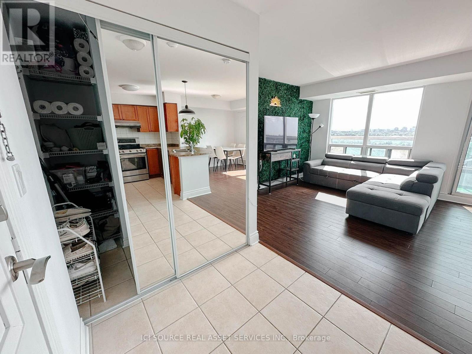901 - 935 Sheppard Avenue W, Toronto, Ontario  M3H 2T7 - Photo 2 - C13860528