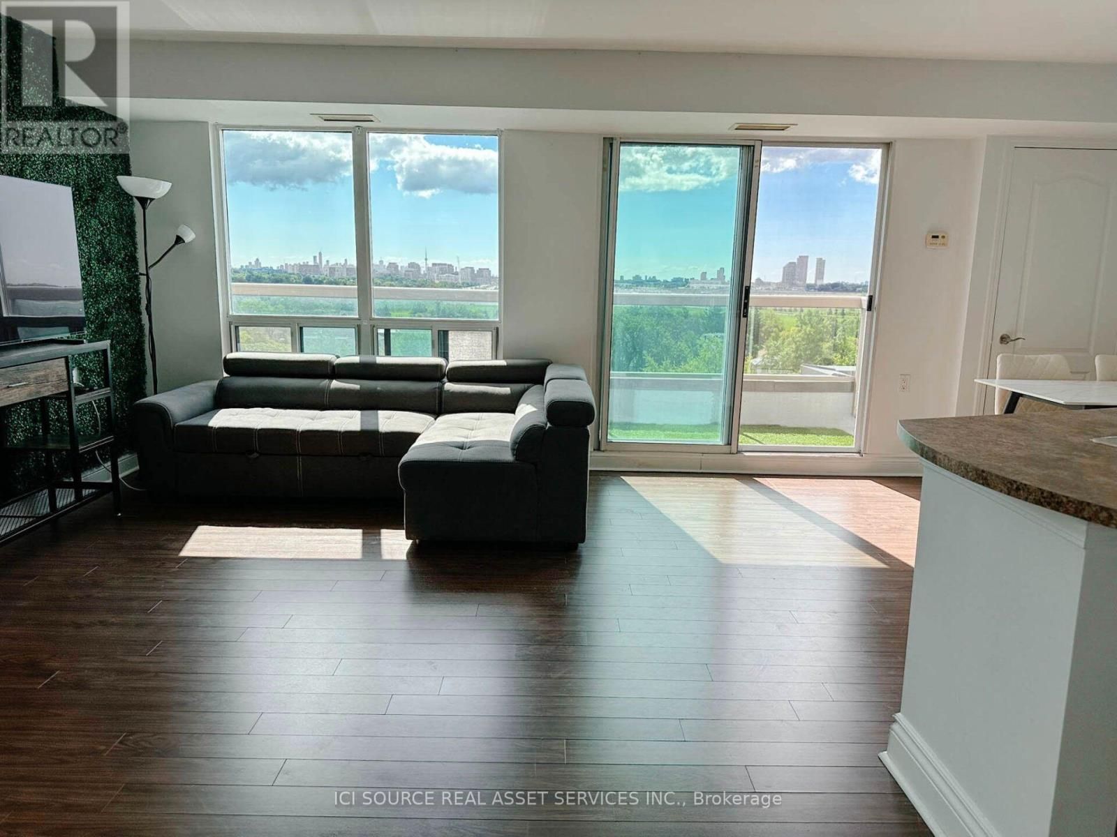 901 - 935 Sheppard Avenue W, Toronto, Ontario  M3H 2T7 - Photo 3 - C13860528