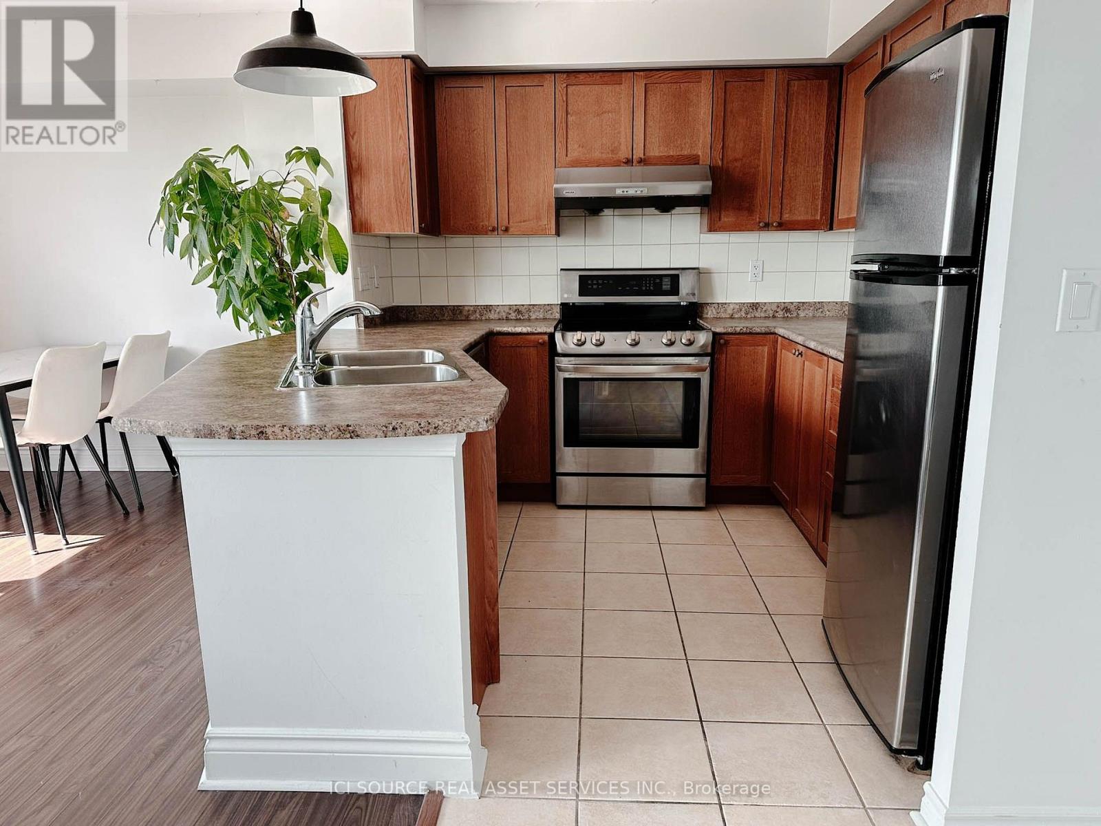 901 - 935 Sheppard Avenue W, Toronto, Ontario  M3H 2T7 - Photo 4 - C13860528