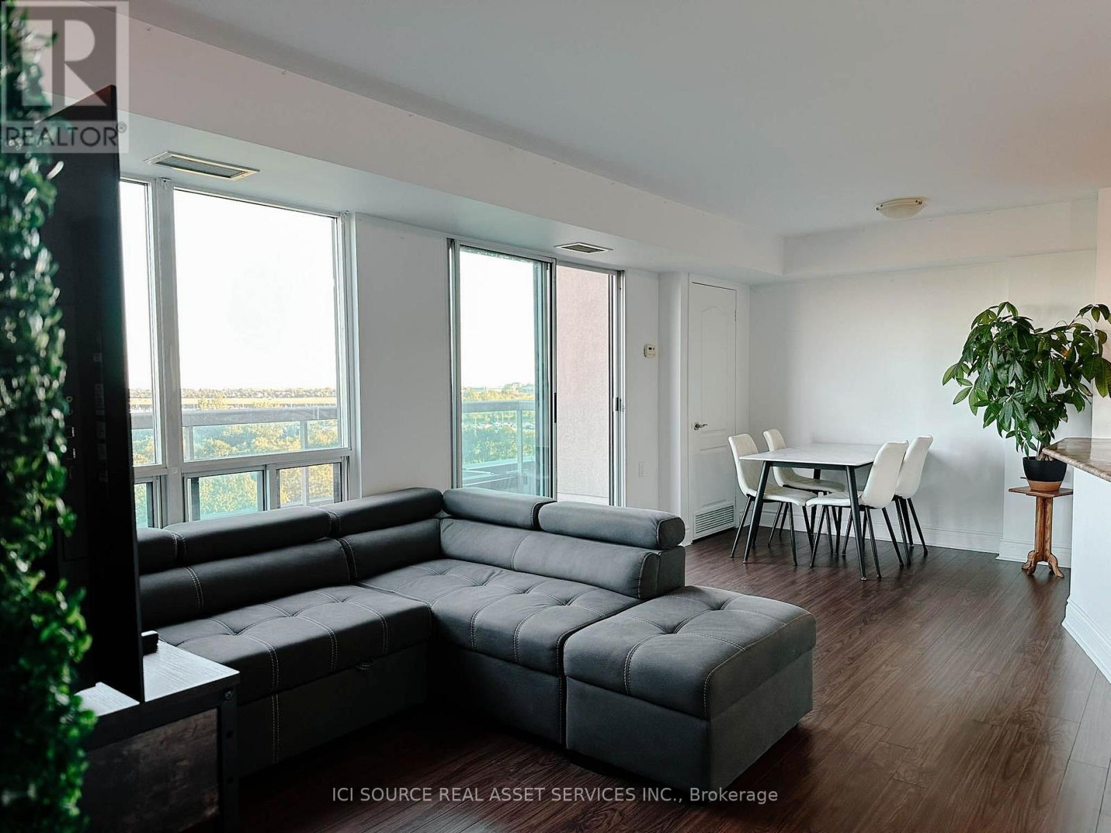 901 - 935 Sheppard Avenue W, Toronto, Ontario  M3H 2T7 - Photo 5 - C13860528
