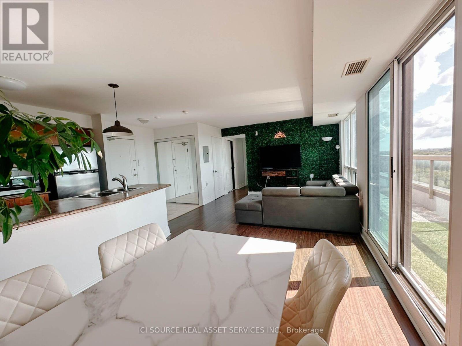 901 - 935 Sheppard Avenue W, Toronto, Ontario  M3H 2T7 - Photo 6 - C13860528