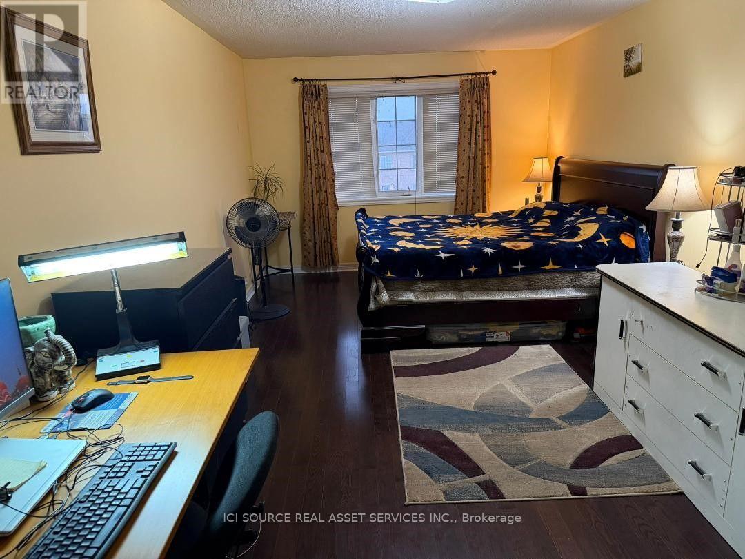 Upper - 26 Pefferlaw Circle, Brampton, Ontario  L6Y 0K1 - Photo 5 - W13870238