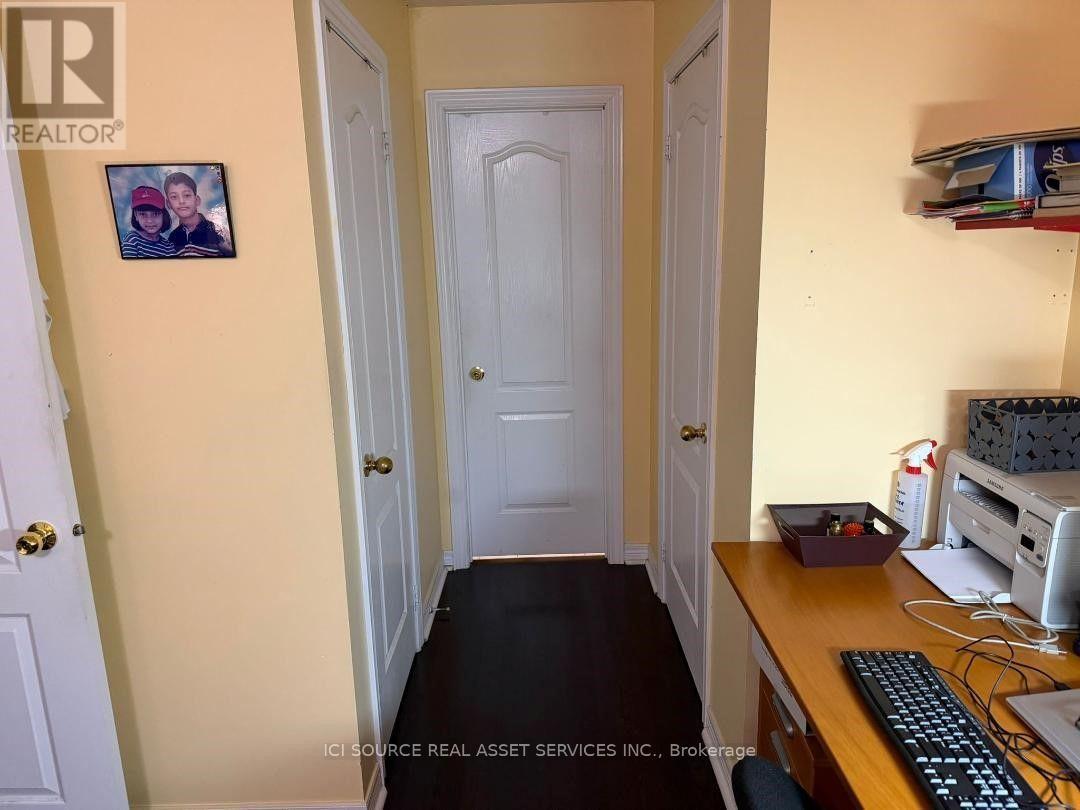Upper - 26 Pefferlaw Circle, Brampton, Ontario  L6Y 0K1 - Photo 8 - W13870238