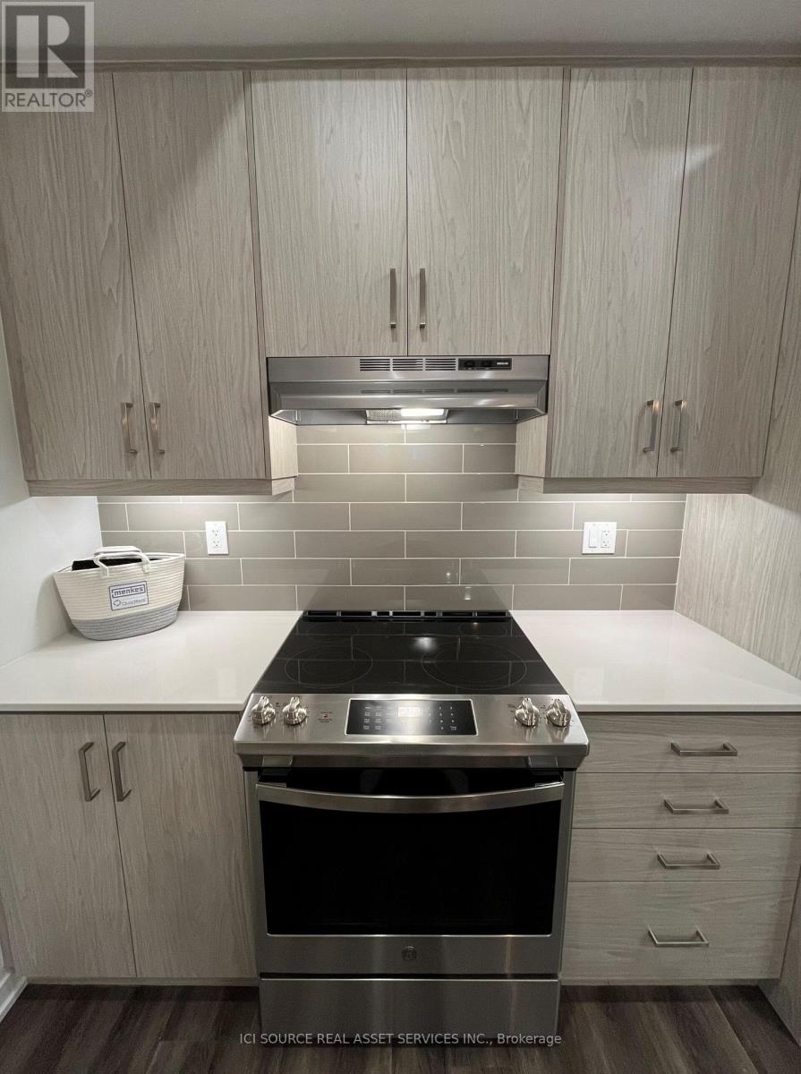 230 - 131 Honeycrisp Crescent, Vaughan, Ontario  L4K 0N7 - Photo 4 - N14079728