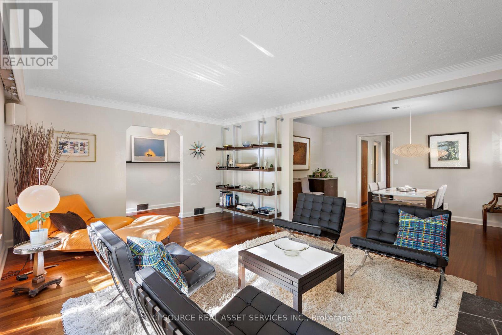 10 Red Oaks Crescent, Toronto, Ontario  M4G 1A5 - Photo 3 - C14079778