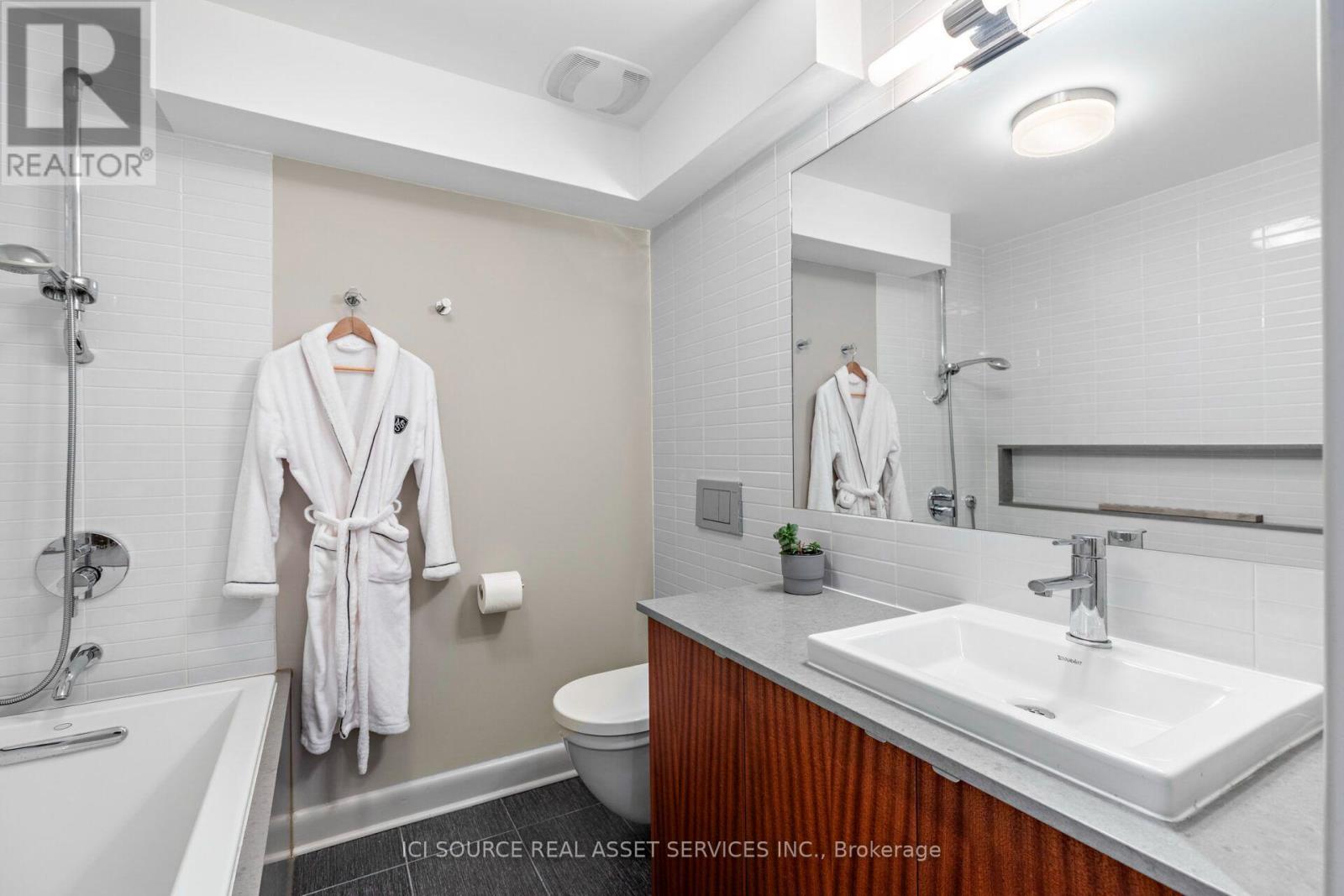 10 Red Oaks Crescent, Toronto, Ontario  M4G 1A5 - Photo 30 - C14079778
