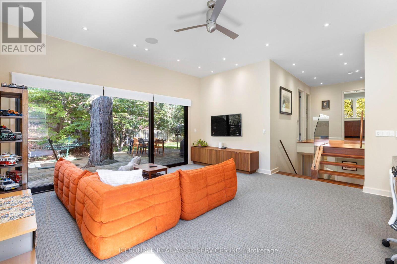 10 Red Oaks Crescent, Toronto, Ontario  M4G 1A5 - Photo 4 - C14079778