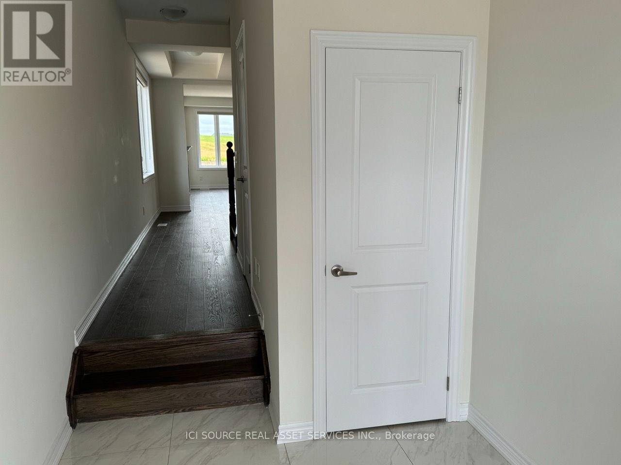 10 Guernsey Drive, Kitchener, Ontario  N2R 0S2 - Photo 3 - X14085046