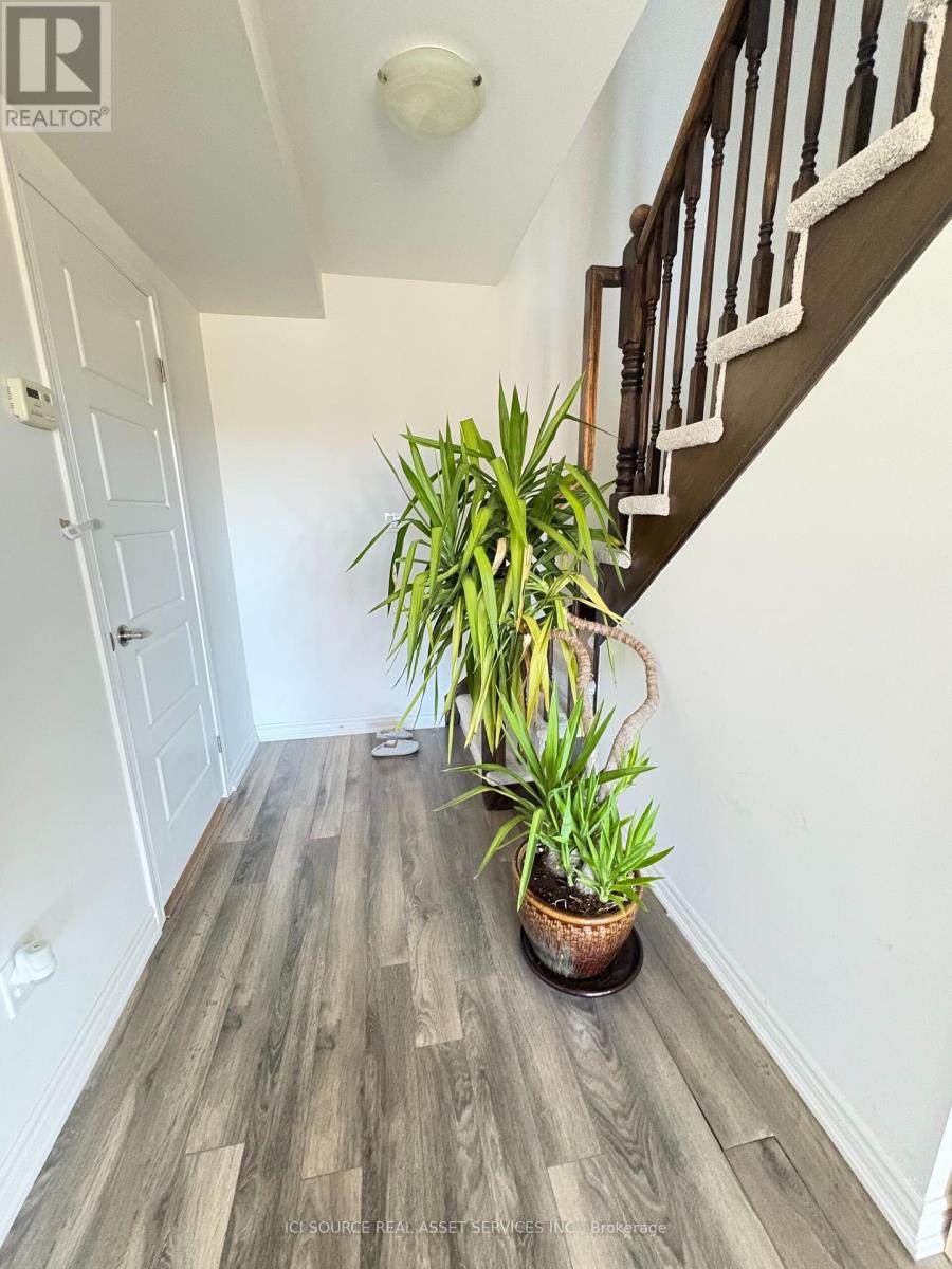 18 Daylily Lane, Kitchener, Ontario  N2R 0L7 - Photo 8 - X14109862