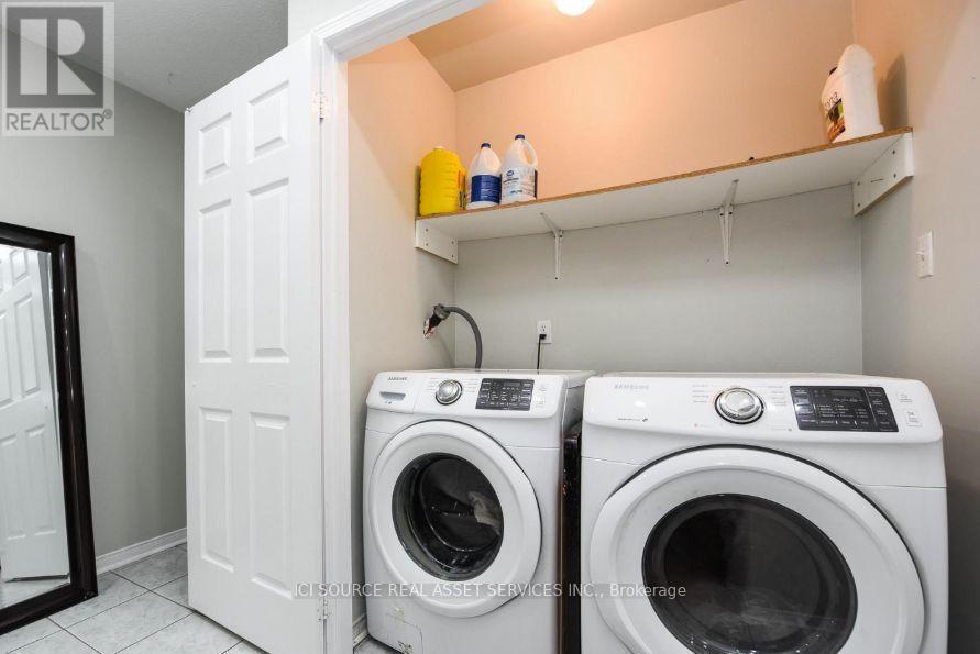 Main & Upper Floors - 3141 Turbine Crescent, Mississauga, Ontario  L5M 6W1 - Photo 11 - W14119344