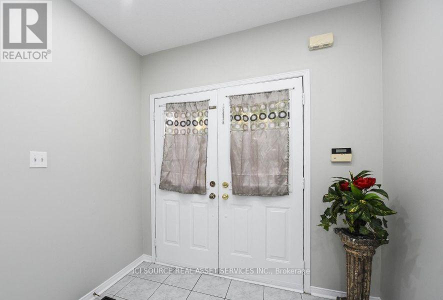 Main & Upper Floors - 3141 Turbine Crescent, Mississauga, Ontario  L5M 6W1 - Photo 3 - W14119344