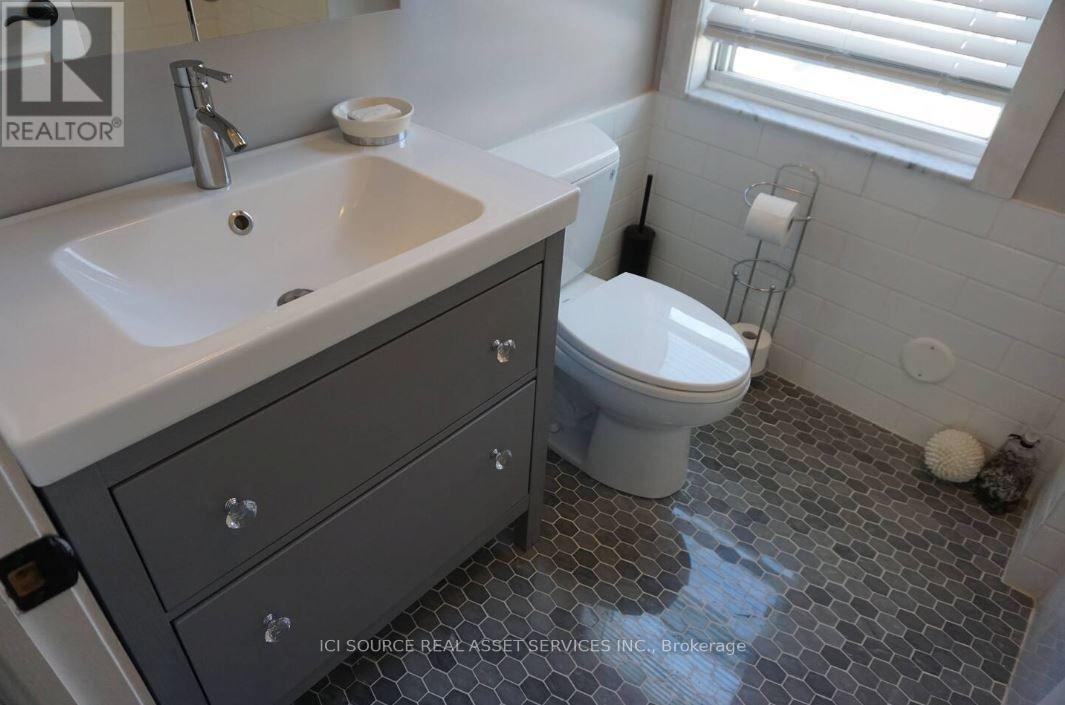 Upper - 261 Claremont Street, Toronto, Ontario  M6J 2N1 - Photo 8 - C14127078