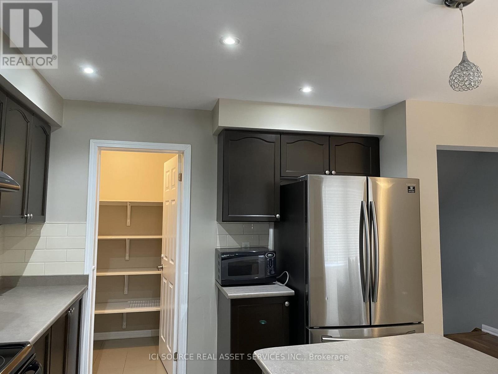 27 Bevington Road, Brampton, Ontario  L7A 0S1 - Photo 8 - W14131074